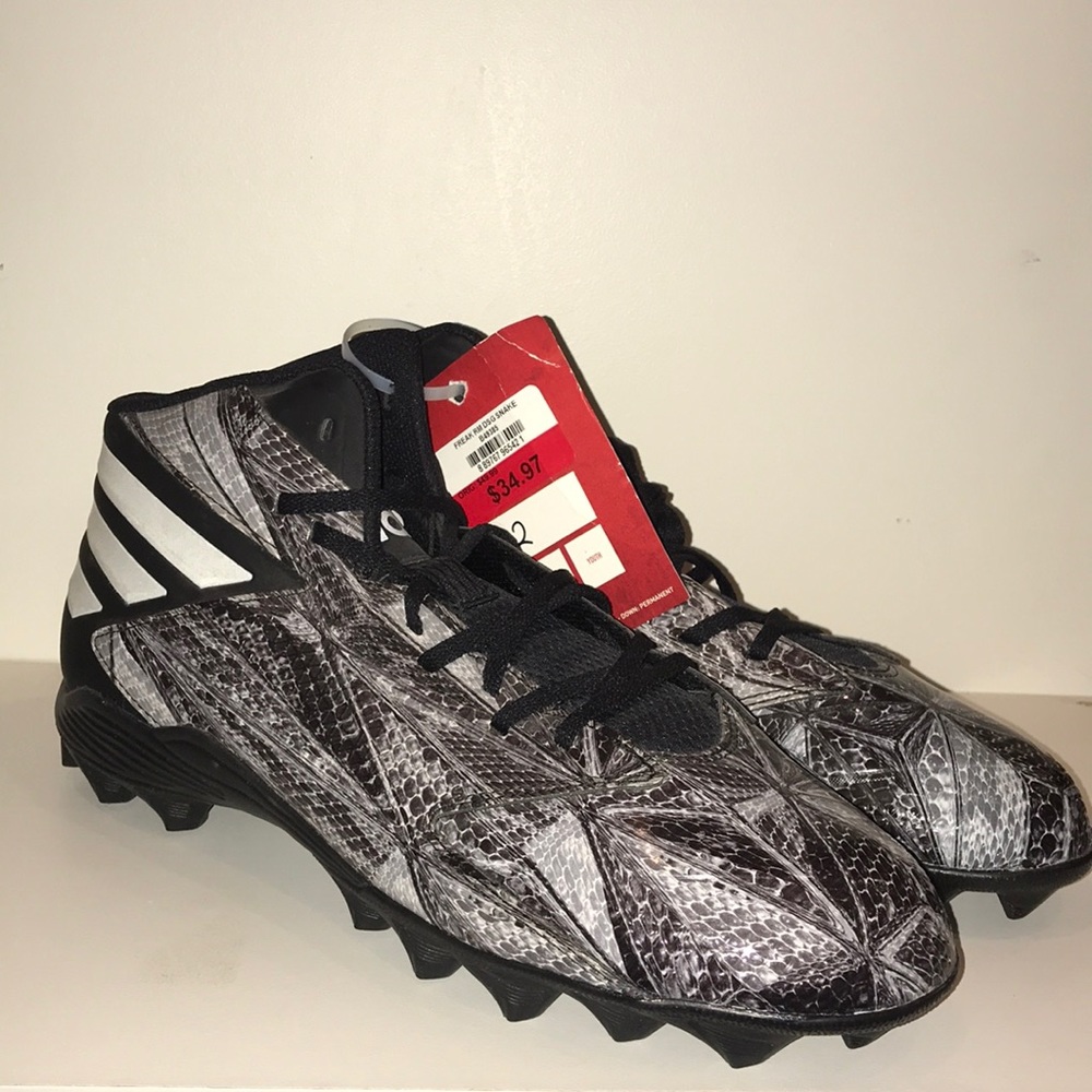 💫freak rm ds g snake cleats💫